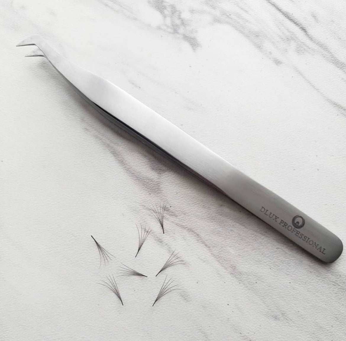 Volume tweezer for eyelash extension